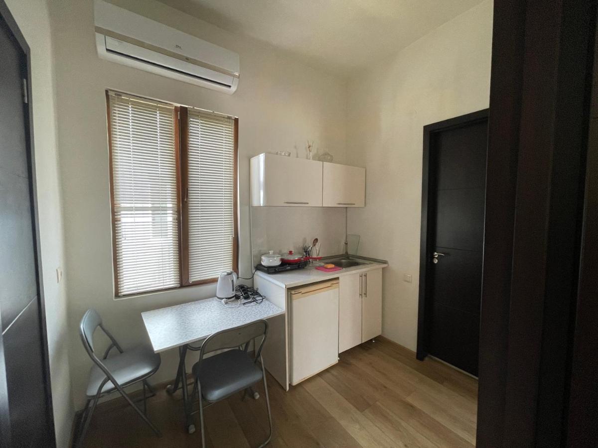 Apartment In The City Center - Old Batoemi Buitenkant foto