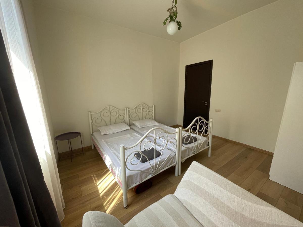 Apartment In The City Center - Old Batoemi Buitenkant foto