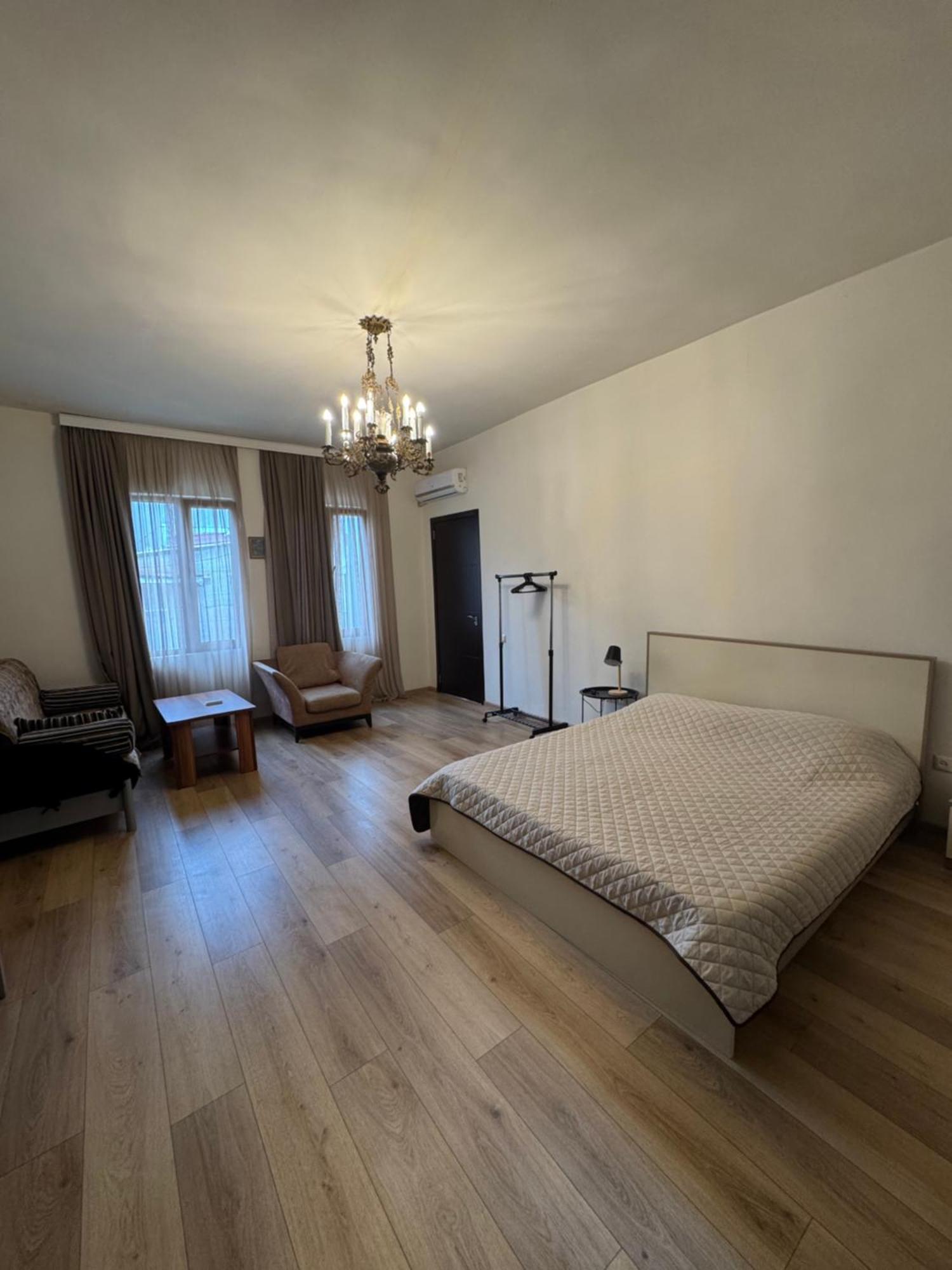 Apartment In The City Center - Old Batoemi Buitenkant foto